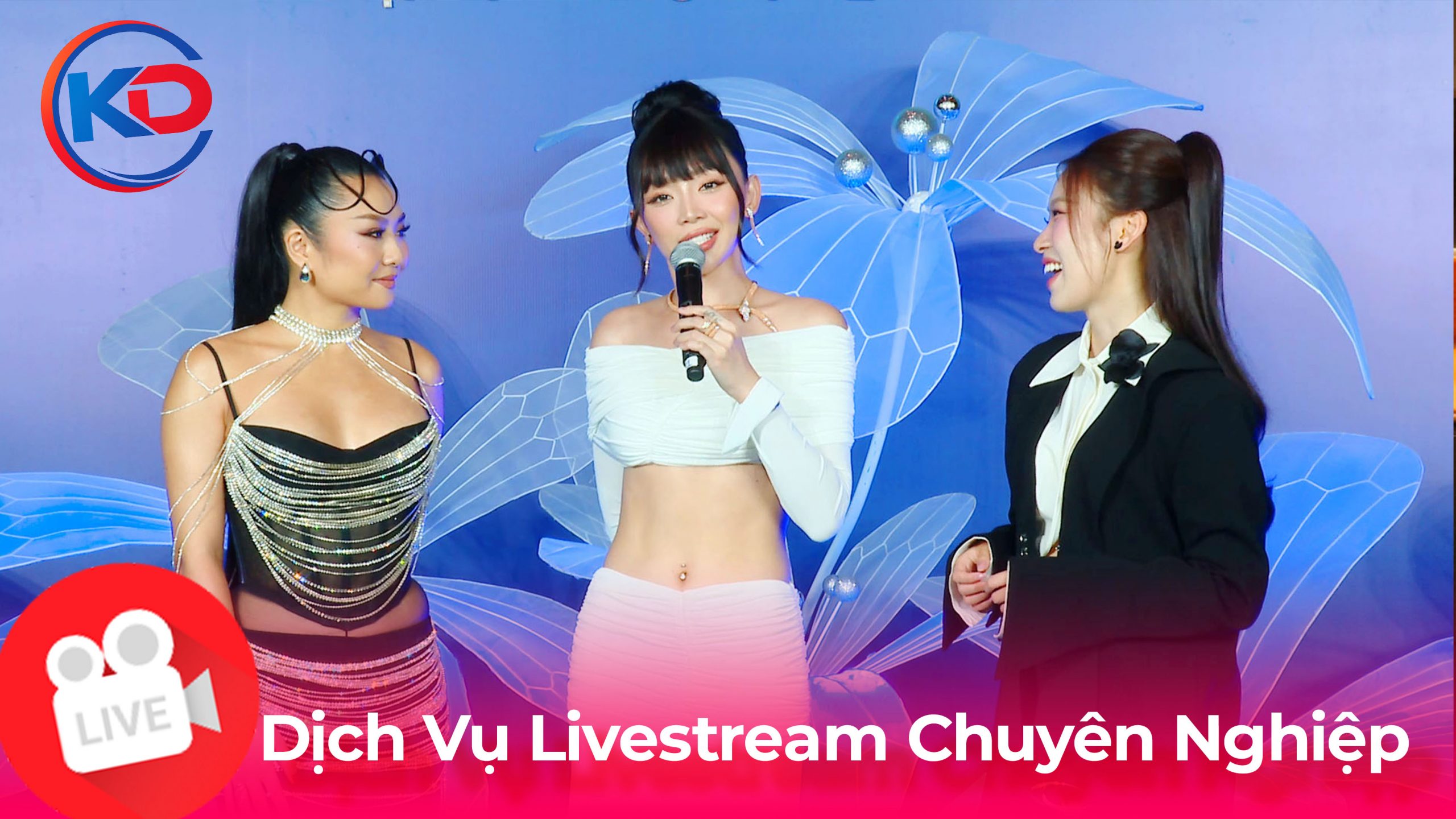 MC và khách mời giao lưu trong buổi livestream sự kiện